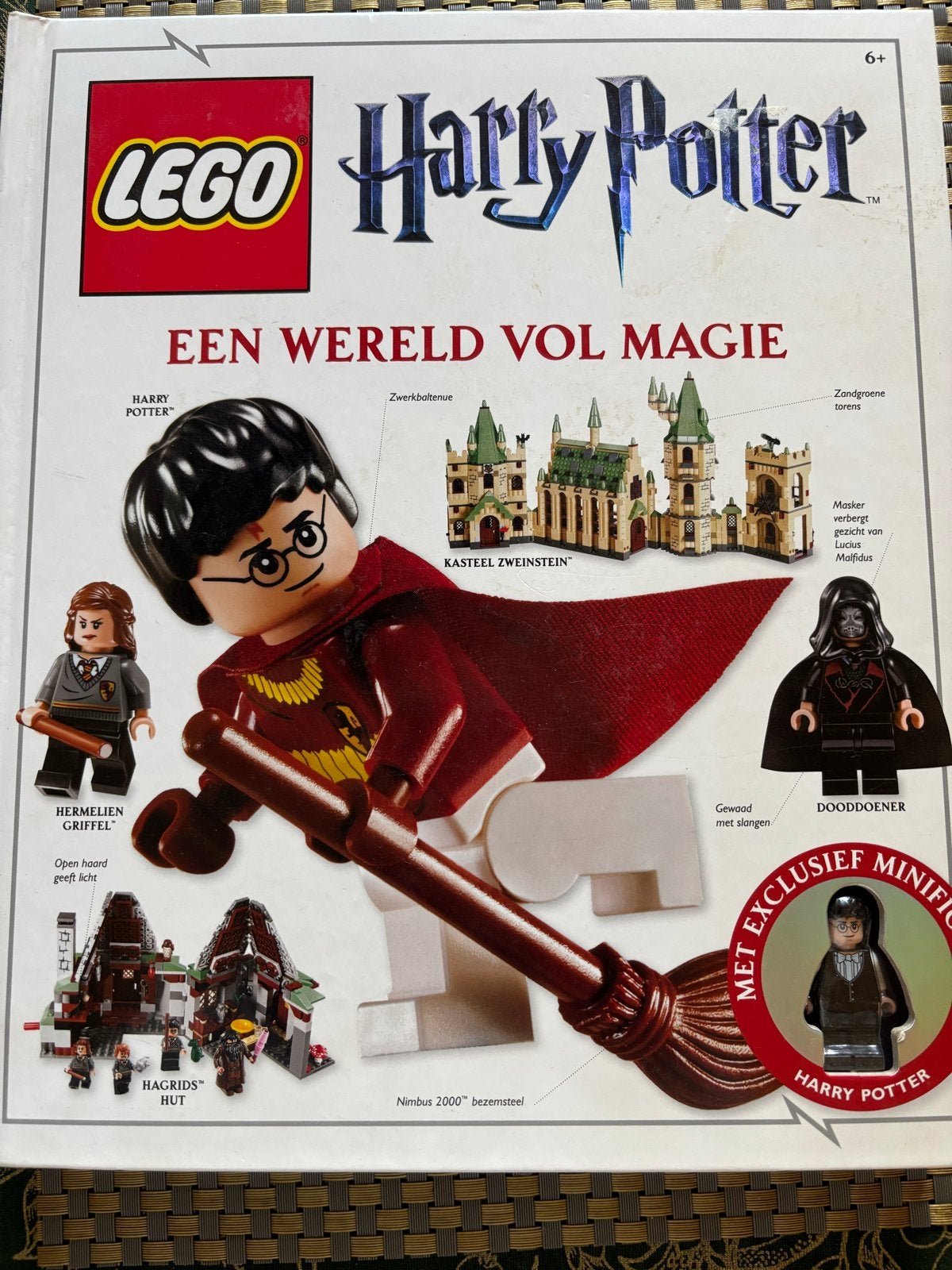 LEGO Harry Potter: Een Wereld Vol Magie Boek, Kinderen en Baby's, Speelgoed | Duplo en Lego, Lego, Overige typen, Harry Potter
