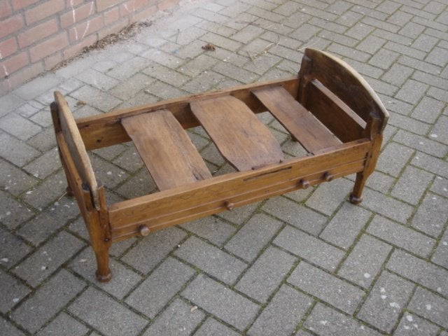 Antiek houten Wieg-bedje Zitbankje Afghaans, Antiek en Kunst, Overige typen, Handgemaakt, 88 cm, Meerkleurig