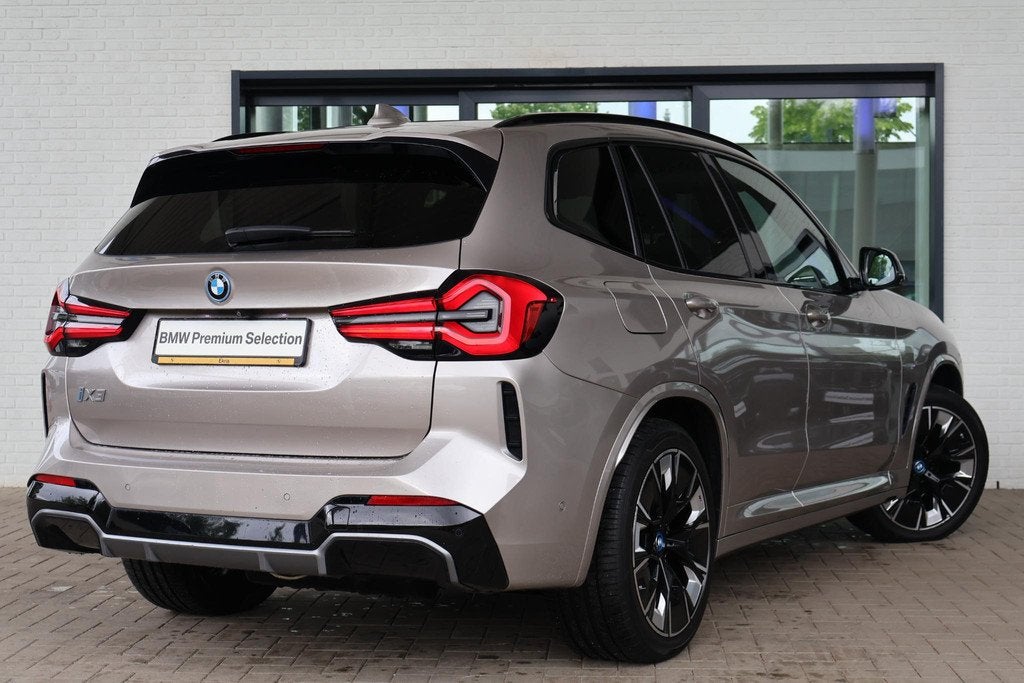 BMW iX3 | Panoramadak | Stoelverwarming | Trekhaak, Auto's, BMW, Automaat, Achterwielaandrijving, Gebruikt, 750 kg