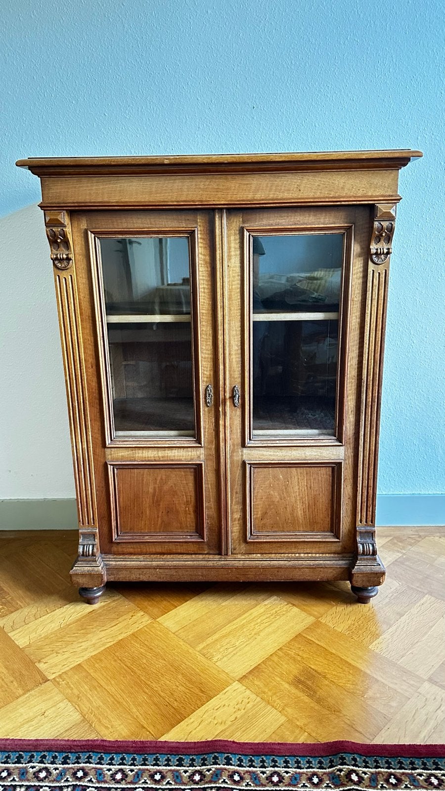 Antieke Willem III houten vitrinekast | Uniek smal model, Antiek en Kunst, Ophalen
