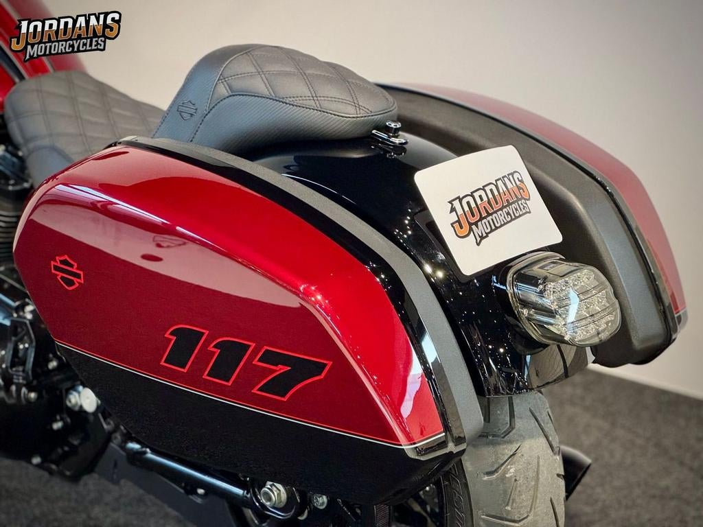 HARLEY-DAVIDSON LOW RIDER ST FXLRST 117CI BTW (bj 2023), 2 cilinders, HARLEY-DAVIDSON, Chopper, Bedrijf