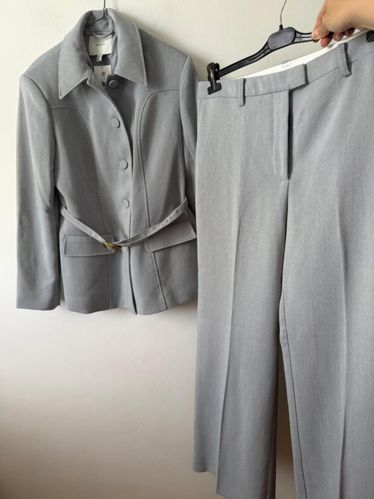 Nieuw! Broekpak set blazer en pantalon H&M Edition - tall 46, Kleding | Dames, Ophalen of Verzenden, Nieuw, Maat 46/48 (XL) of groter