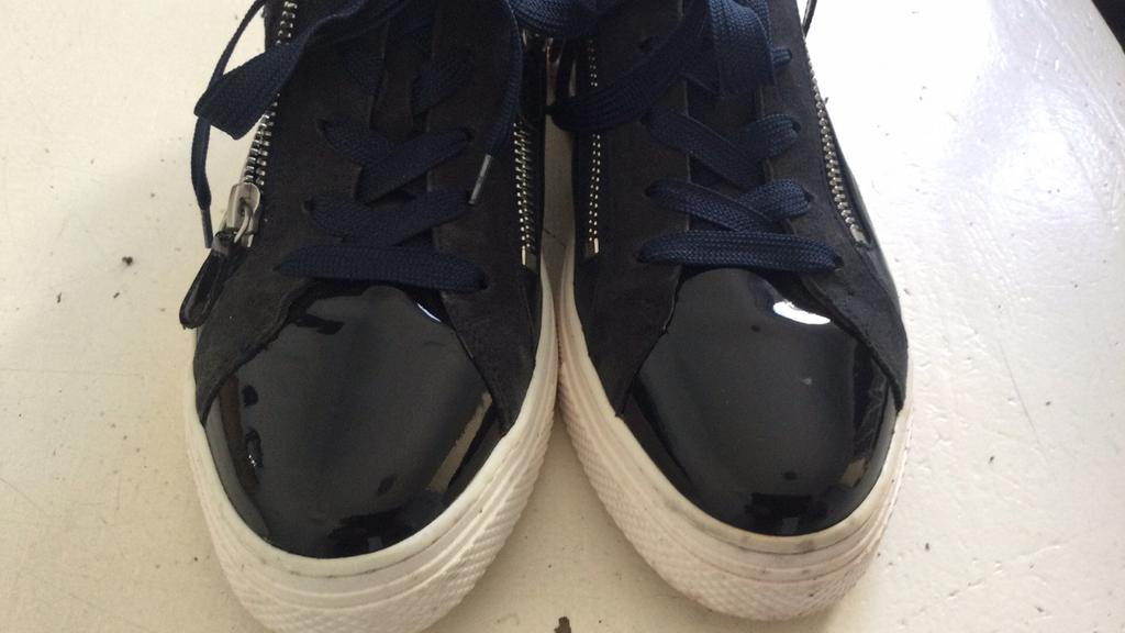 Hassia sneakers maat 39, zeer nette staat winkelprijs €190, Kleding | Dames, Schoenen, Hassia, Overige kleuren, Ophalen of Verzenden