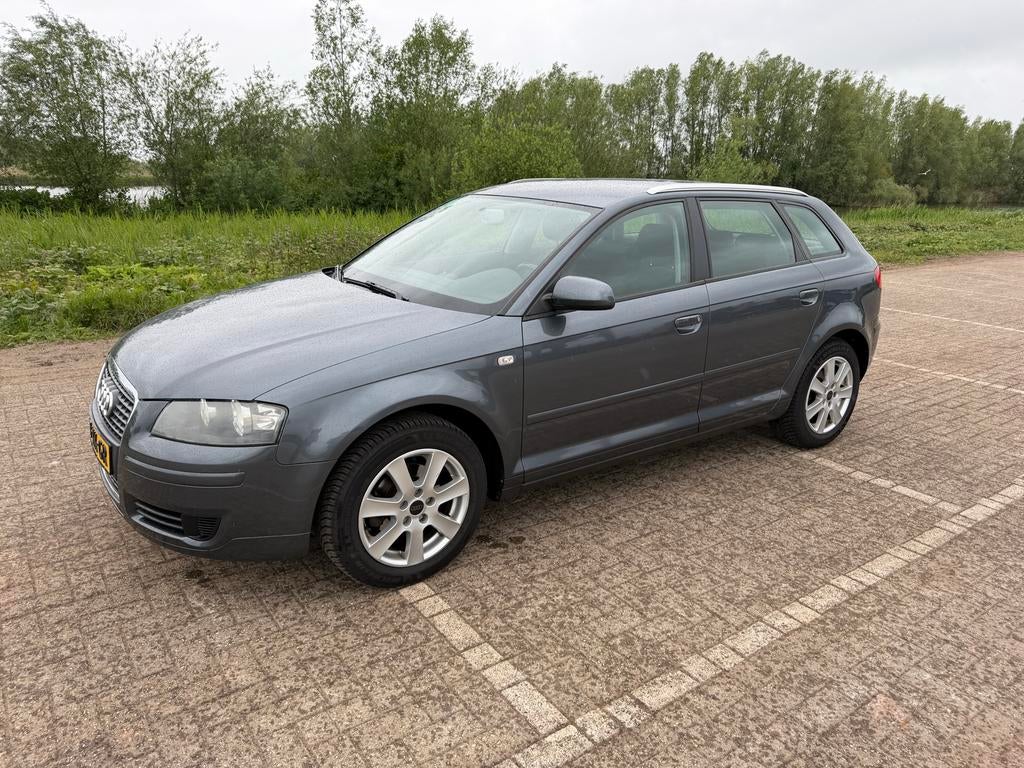 Audi A3 1.6 Sportback 85KW 2007 Grijs, Auto's, Audi, Voorwielaandrijving, 4 cilinders, USB, Origineel Nederlands