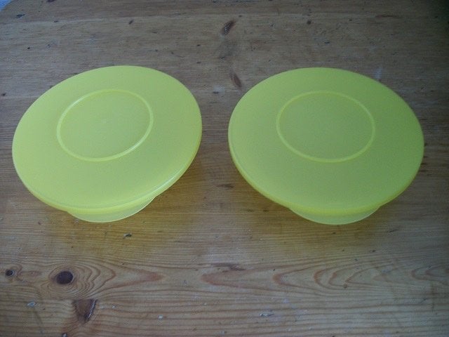 2 Tupperware Schaaltjes ( 400 ml, geel ), Gebruikt, Schaal, 400 ml, Geel