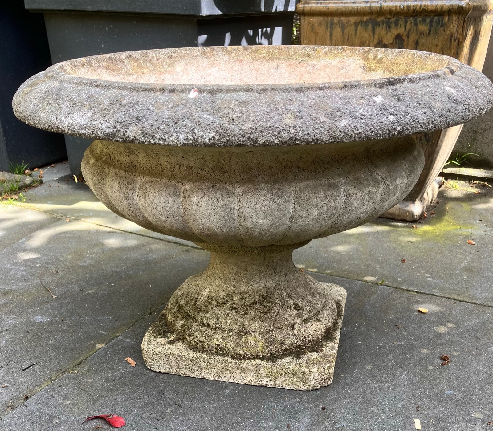 Betonnen bloempot / plantenbak - Hoog 34 cm, Breed 50 cm, Ophalen, Steen, Gebruikt, Balkon