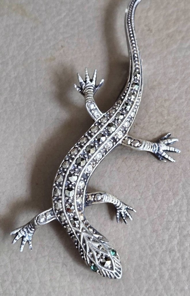 Zilveren 925 SALAMANDER broche MARKASIET en GROENE edelsteen, Ophalen, 4 tot 7 cm, Zo goed als nieuw, Met edelsteen