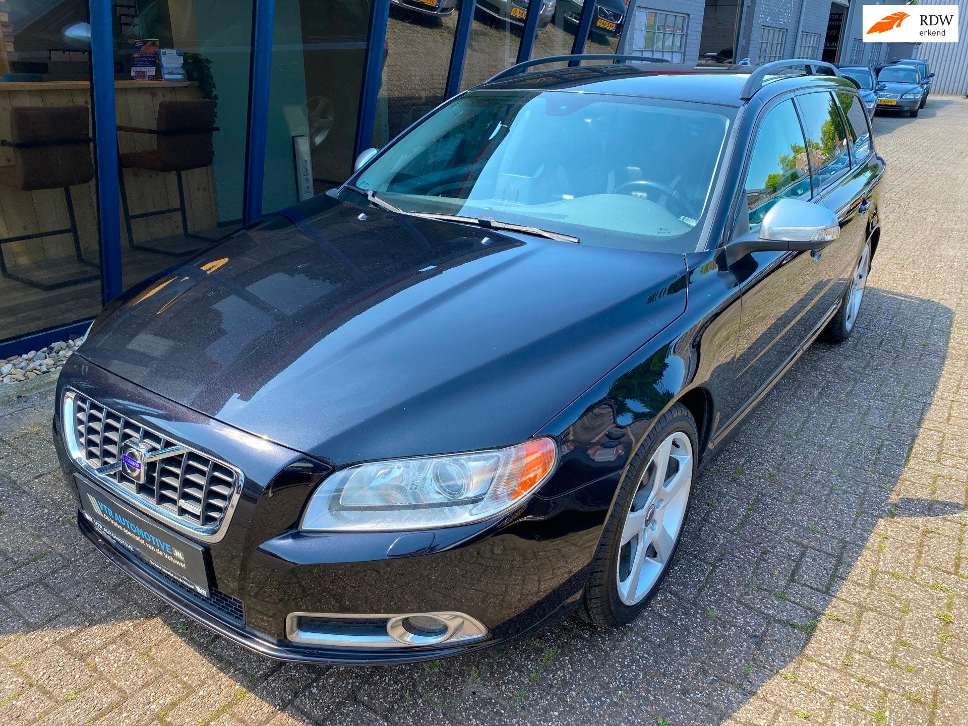 Volvo V70 2.5T R-Design LEER / NAVI / YOUNGTIMER, Voorwielaandrijving, Gebruikt, Zwart, Handgeschakeld