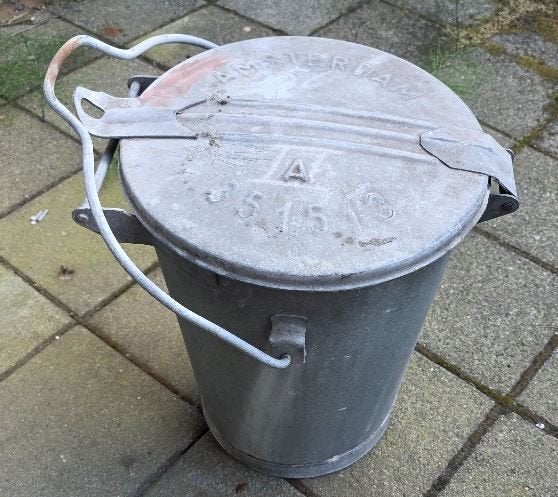 Amsterdamse Zinken Vuilnisbak, Ophalen