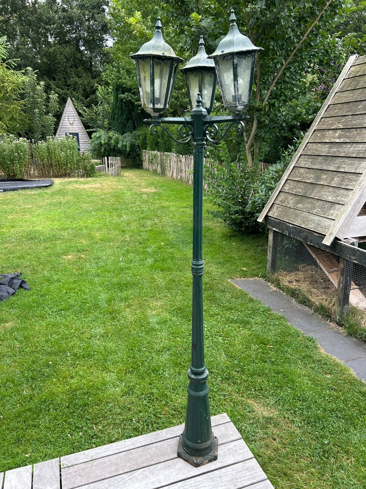 Vintage lantaarnpaal met 3 lantaarns + 2 losse buitenlampen, Ophalen, Staande lamp, 50 tot 250 watt, IJzer
