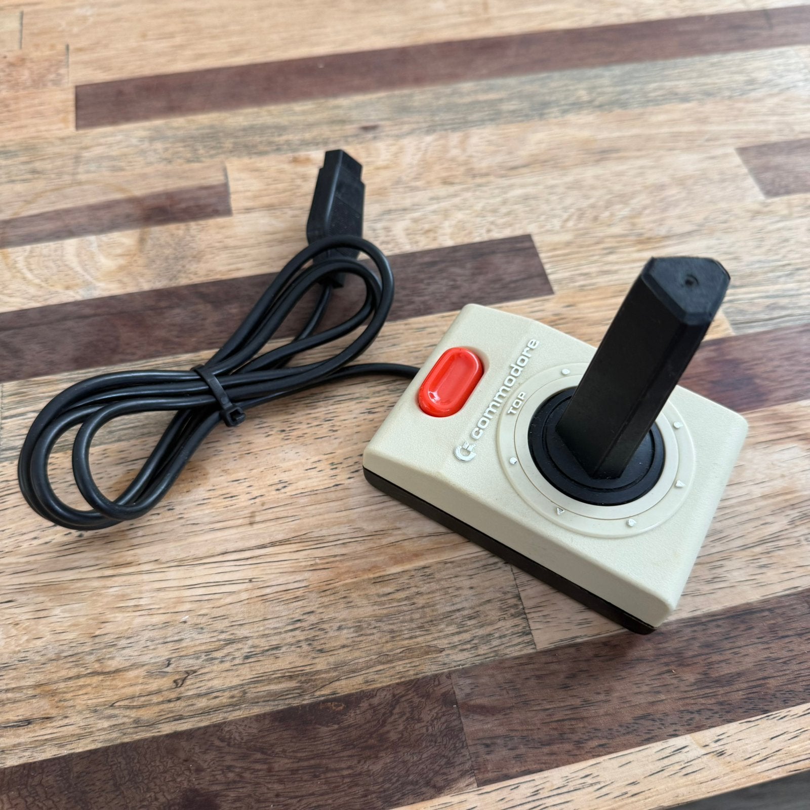 Originele Commodore Joystick – Beige/Crème Zwart getest, Computers en Software, Vintage Computers, Ophalen of Verzenden