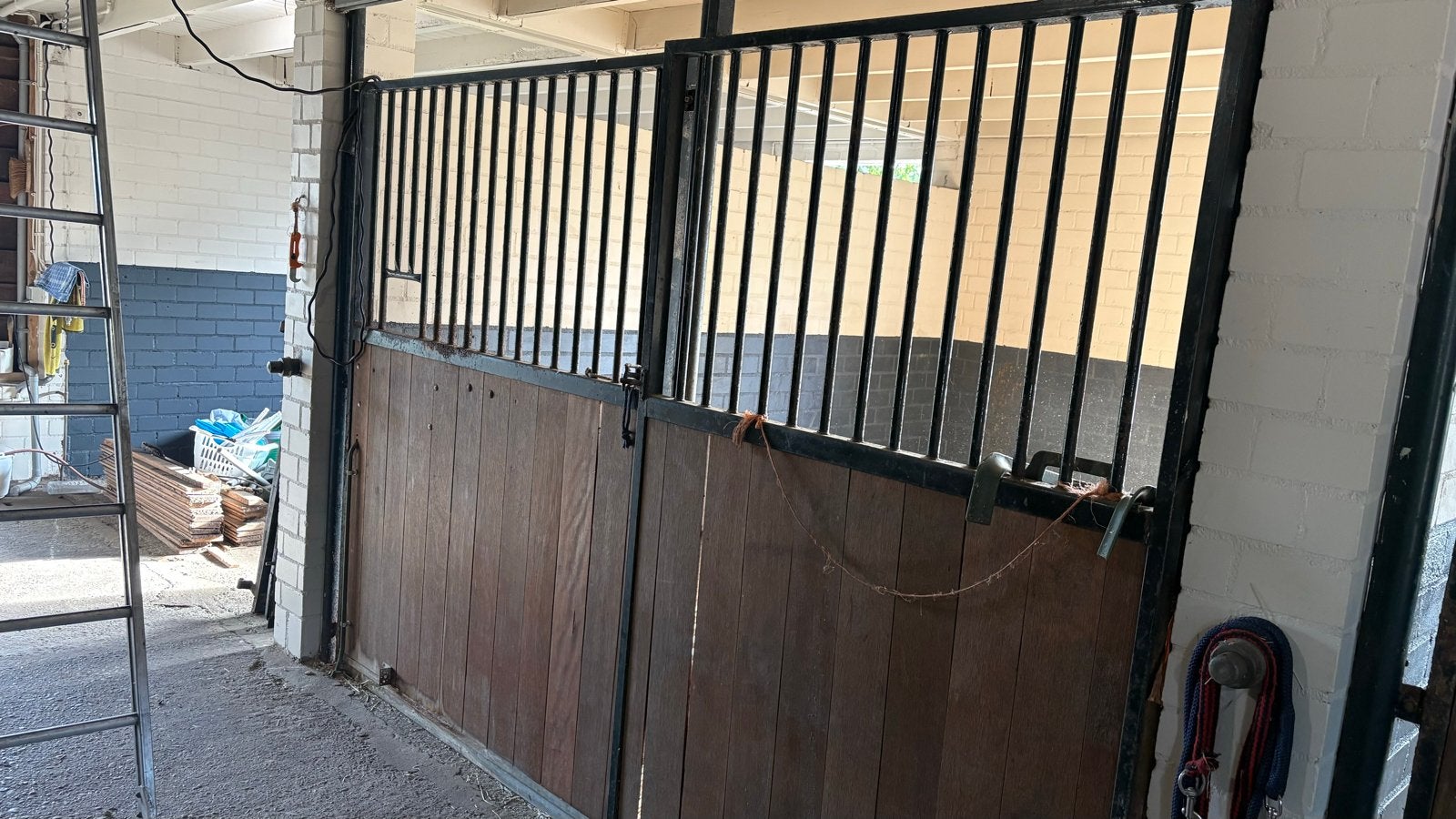 Paardenstal voor front 3 meter gebruikt, Ophalen, Gebruikt