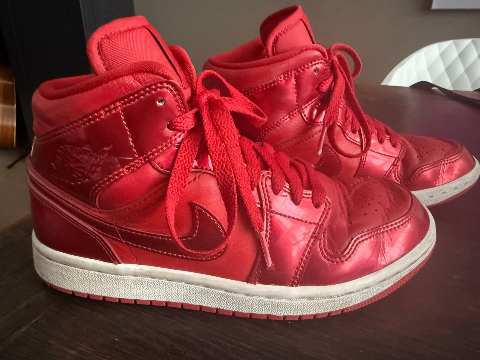 Jorden’s Nike Air leder rood mt 37,5, Ophalen of Verzenden, Gebruikt, Jongen, Schoenen