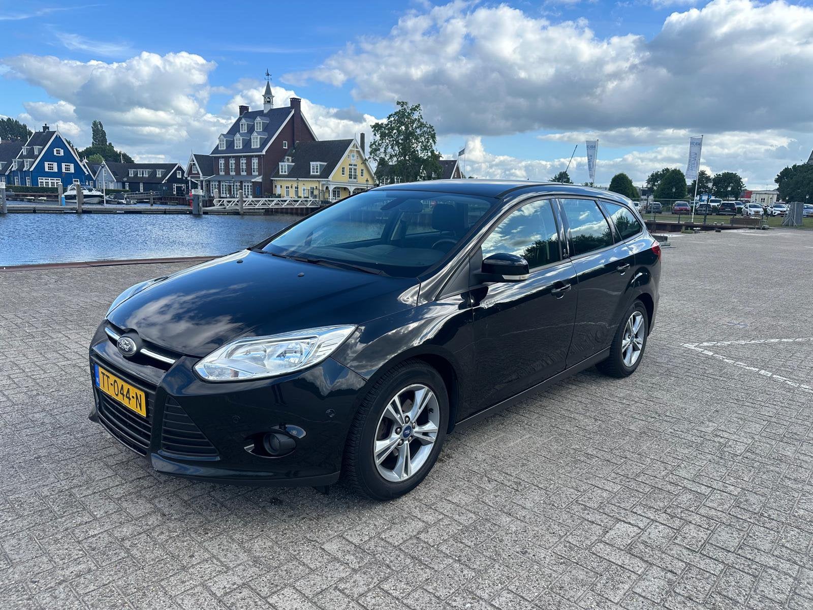 Ford Focus 1.0 Ecoboost 74KW Wagon 2013 Zwart, Auto's, Ford, 100 pk, Zwart, Handgeschakeld, 998 cc