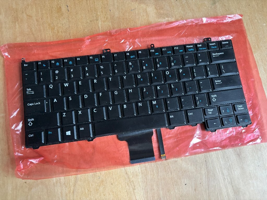 Dell E7240 toetsenbord met backlight, Computers en Software, Ophalen of Verzenden, Qwerty, Zo goed als nieuw, Bedraad