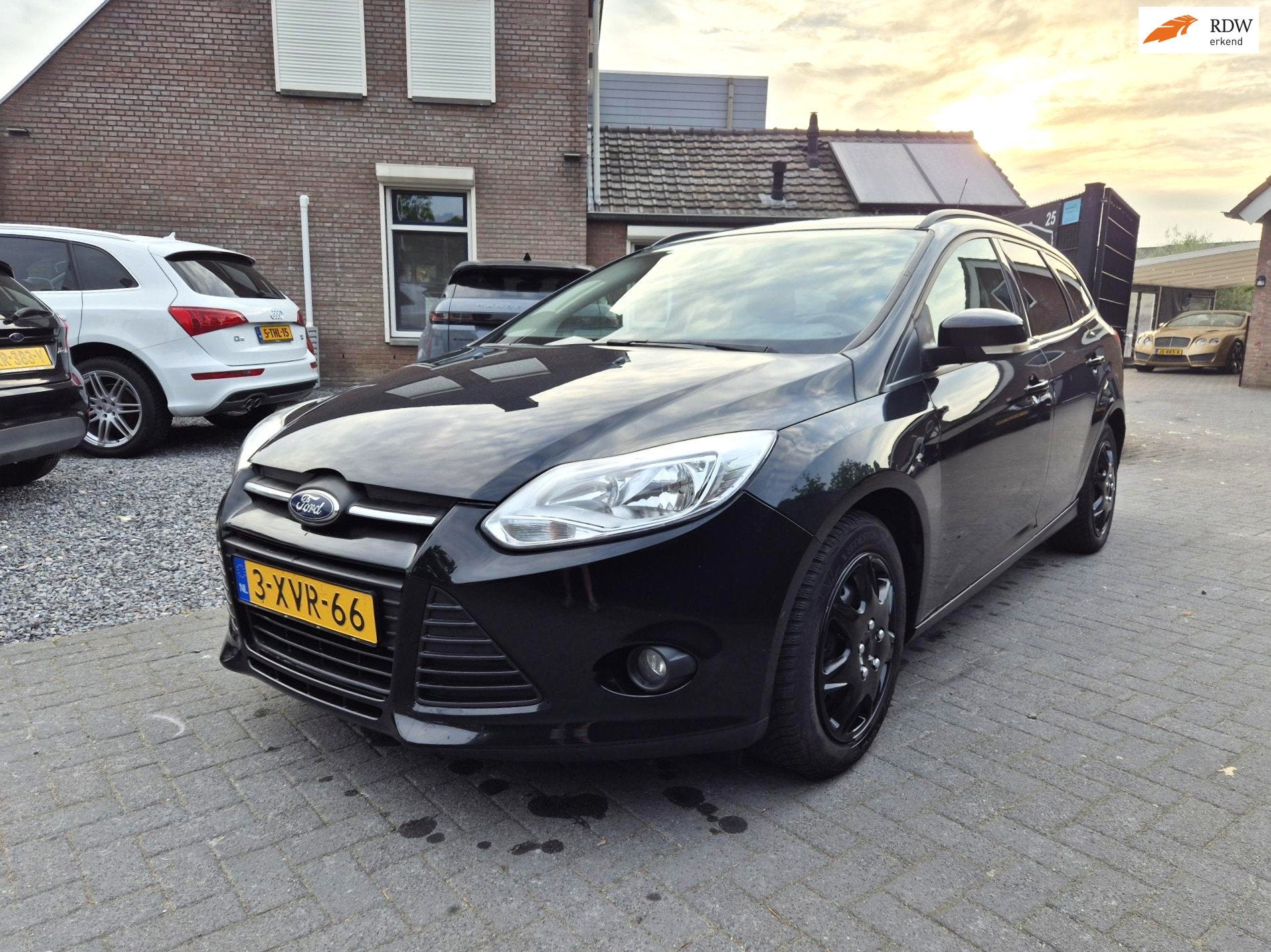 Ford Focus Wagon 1.0 EcoBoost Motorprobleem ! loopt niet lek, Auto's, Euro 5, Gebruikt, Zwart, Zwart