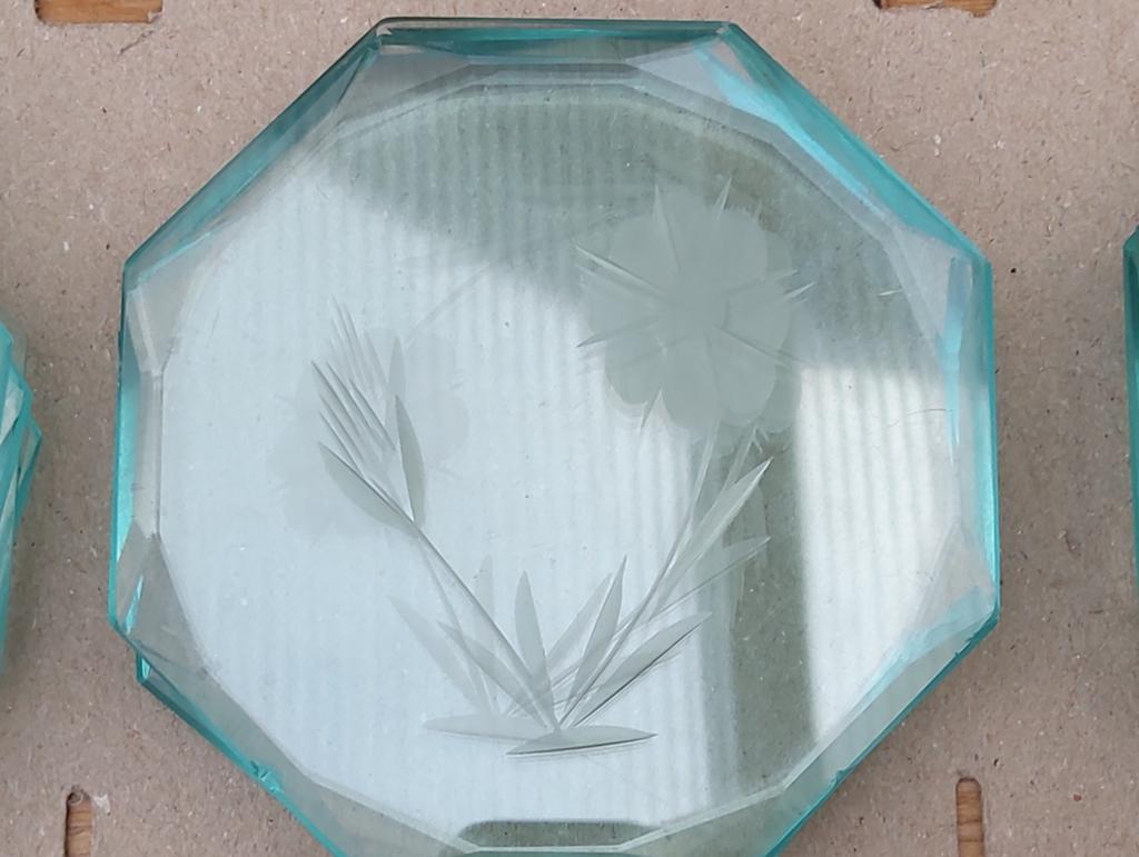 11 Groen geslepen glazen onderzetters, Antiek en Kunst, Ophalen of Verzenden