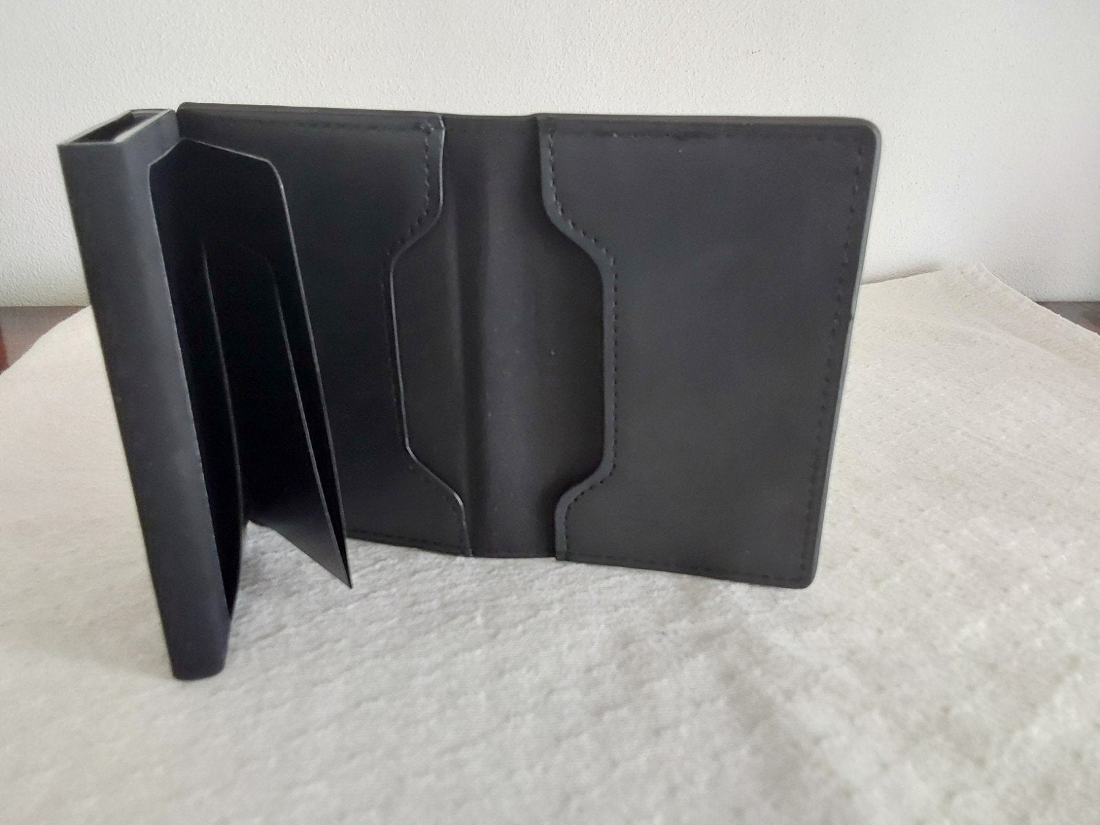 Nieuwe Portemonnee met RFID Beveiliging en Pasjeshouder, Ophalen of Verzenden