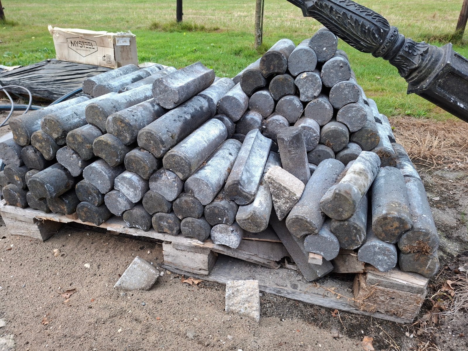 150 pallisade ronde paaltjes beton. moet z.s.m weg!!, Ophalen, Zo goed als nieuw, Minder dan 100 cm, 25 tot 50 cm