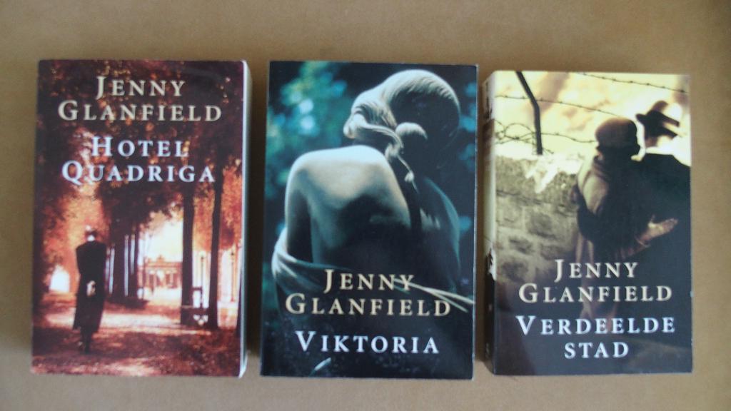 Jenny Glanfield - Trilogie - Klassieker - Hotel Quadriga e.a, Boeken, Romans, Ophalen of Verzenden, Zo goed als nieuw, Jenny Glanfield