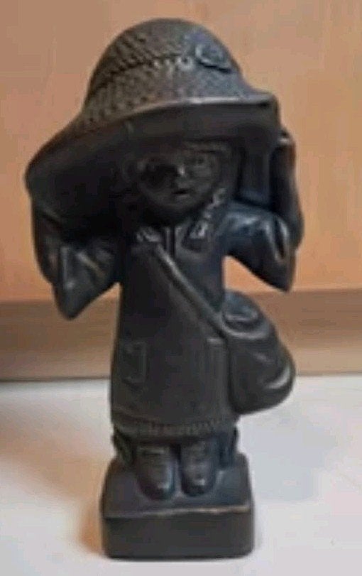 Vintage Bronzen Beeldje Meisje met Hoed en Tas, Minder dan 20 cm, Ophalen of Verzenden, Beeld, Bruin