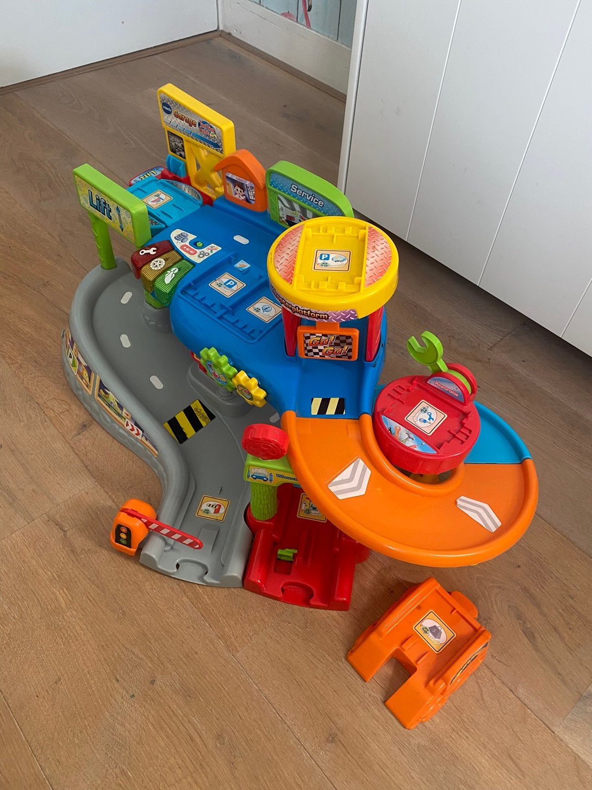 VTech Toet Toet Auto's Garage met 4 auto's, Ophalen of Verzenden, Gebruikt