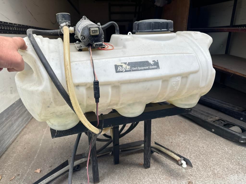 Rugged Ranch Yard Equipment System Sproeier, Ophalen, Gebruikt, Elektrisch, Besproeiingspomp