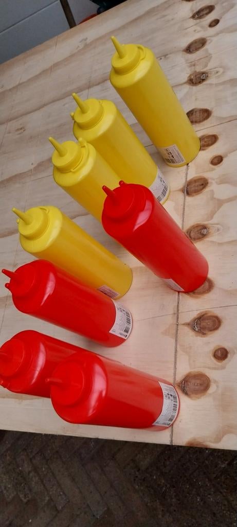 Knijpflessen voor saus, Ophalen
