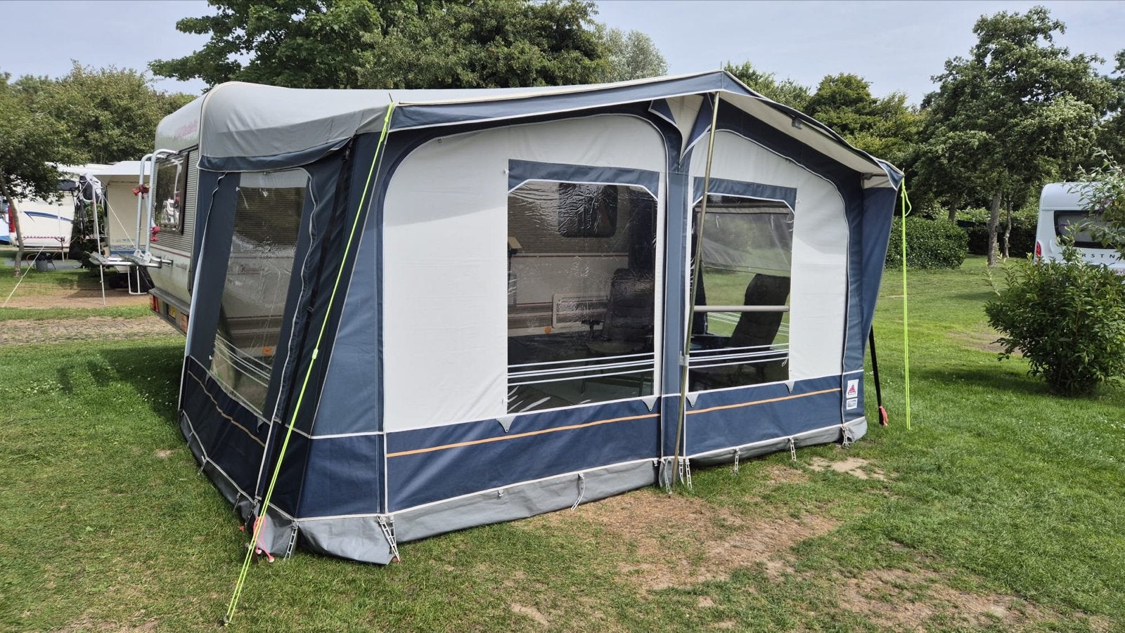 Dethleffs Camper met voortent en fietsenrek, Vast bed, Bedrijf, Treinzit, Fietsenrek