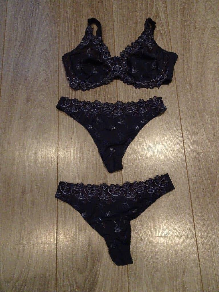 Hunkemöller Lingerieset BH 80E  2 Strings L Blauw Kant, Hunkemöller, Ophalen of Verzenden, Blauw, Setje