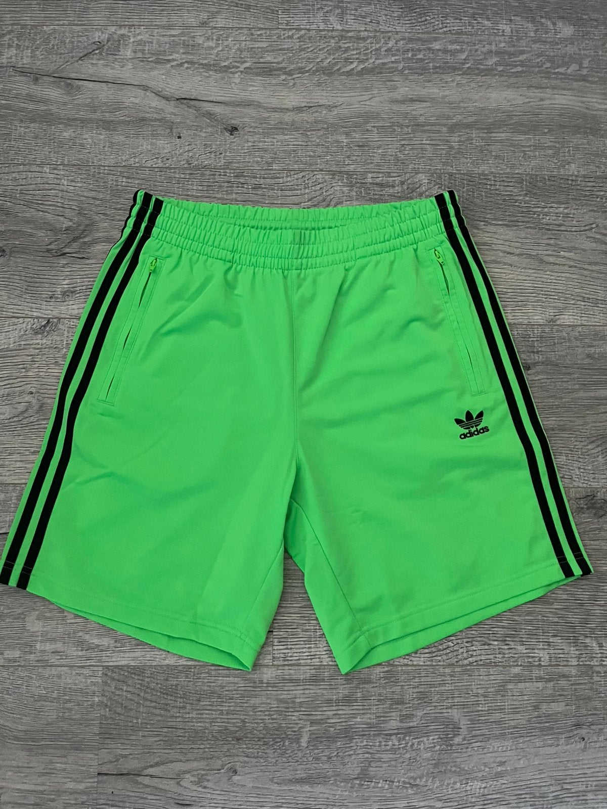 Adidas Firebird short, Ophalen of Verzenden, Zo goed als nieuw, Maat 48/50 (M), Groen