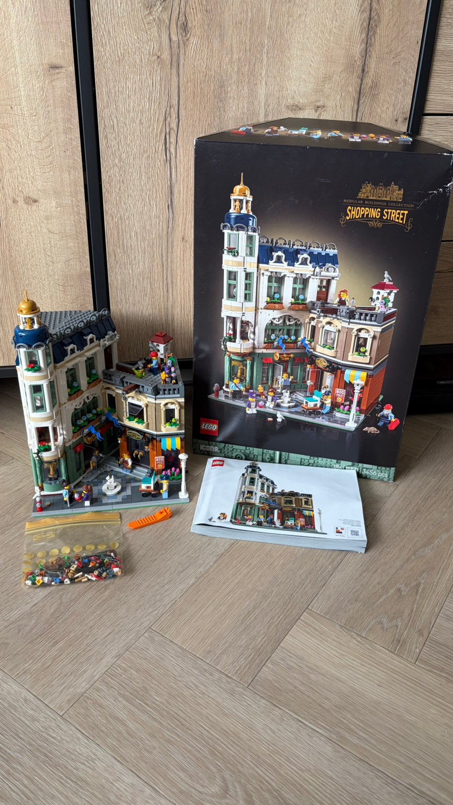 Lego shopping street 11371, Kinderen en Baby's, Ophalen, Lego, Zo goed als nieuw, Compleet