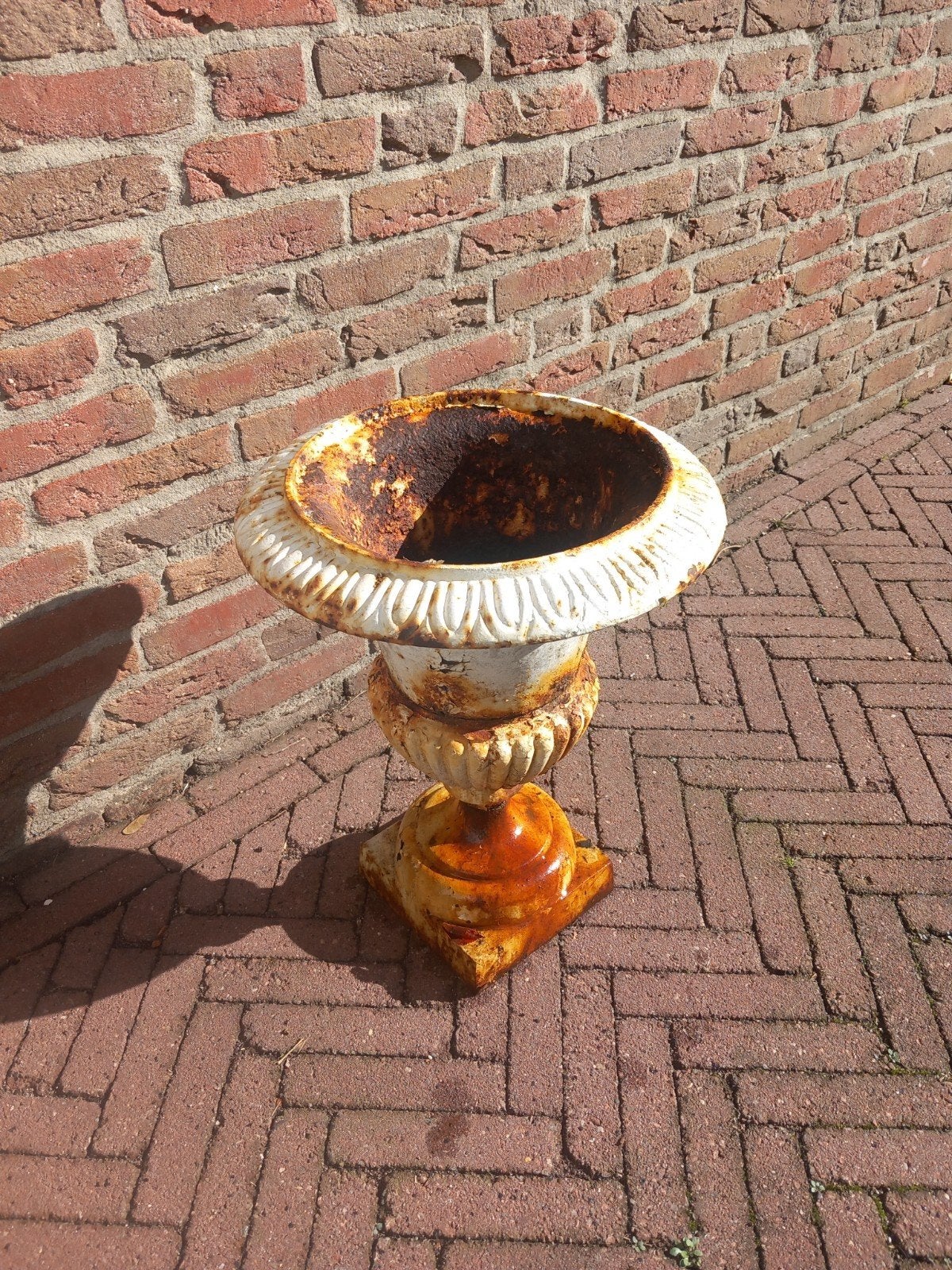Antieke gietijzeren plantenbakken en sokkel, Antiek en Kunst, Ophalen of Verzenden