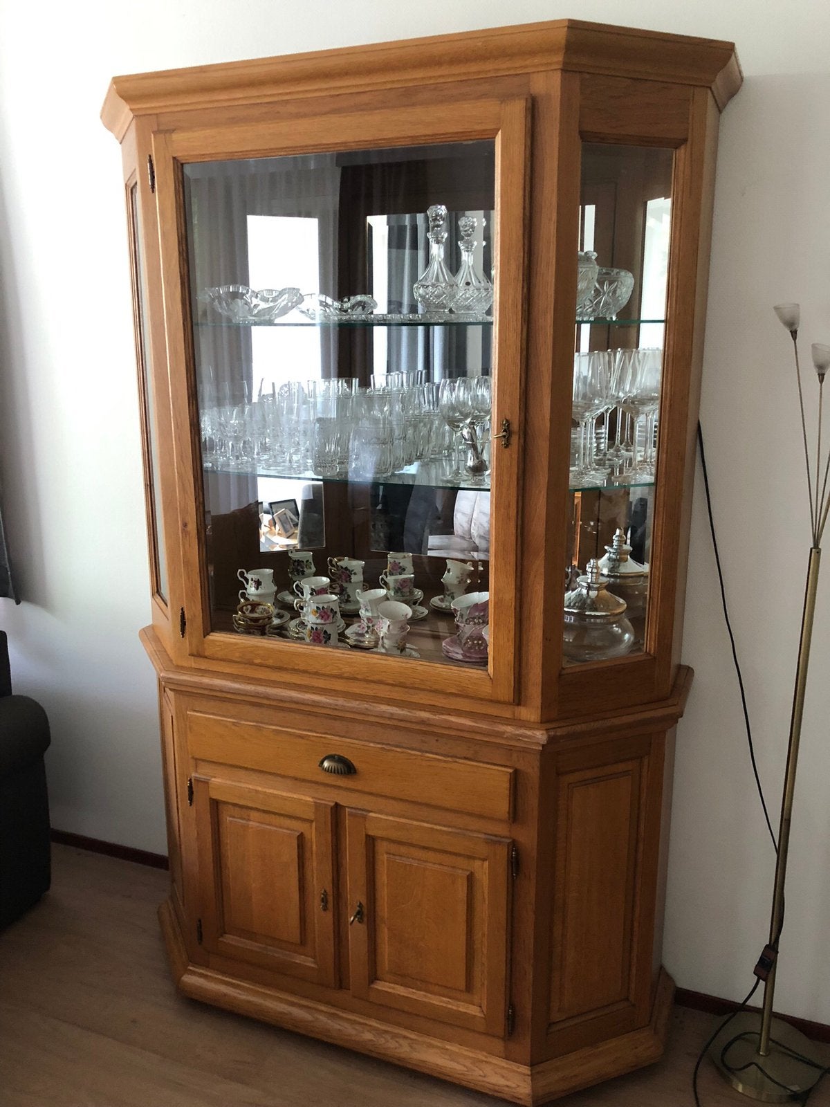 Servies-/glaskast, Ophalen, Gebruikt, Met lade(s), 150 tot 200 cm