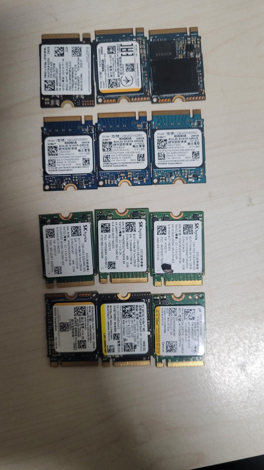 Diverse 256GB NVMe SSD's - SK Hynix, Kioxia, Computers en Software, Gebruikt, 256GB, Server, SSD