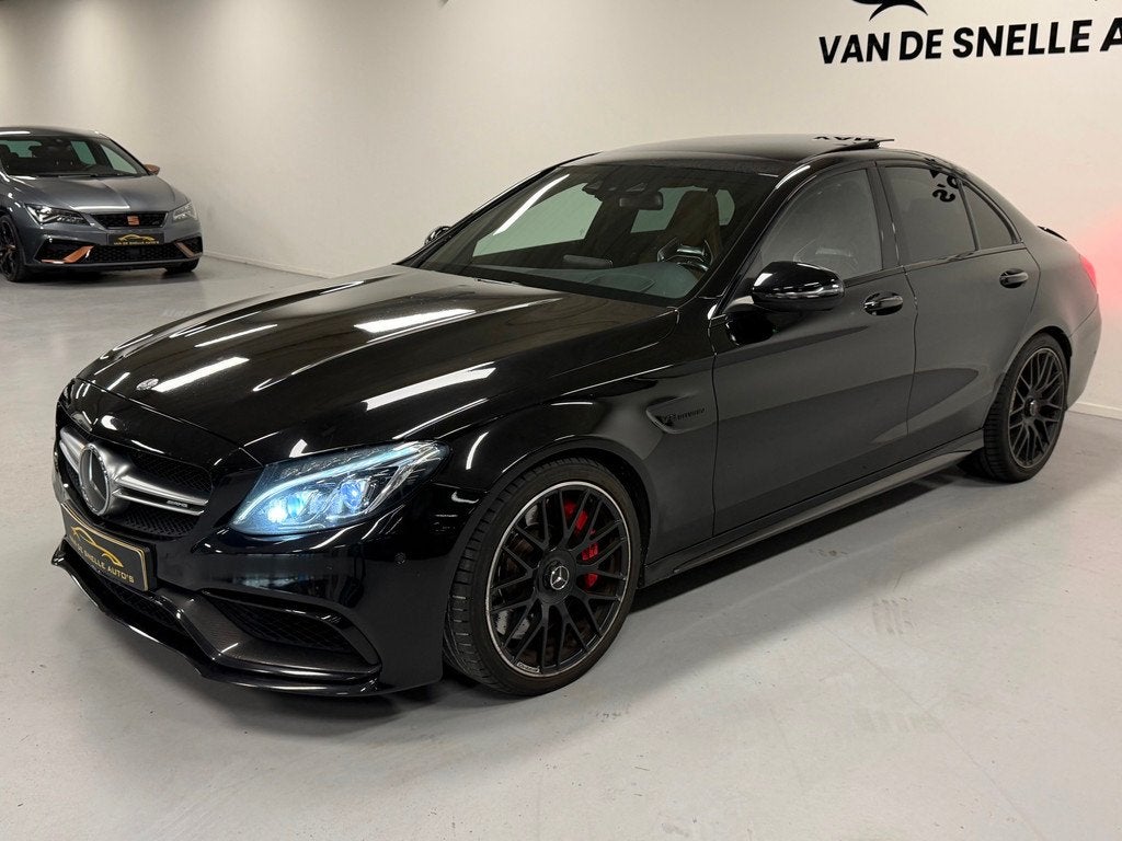 Mercedes-Benz C63 S AMG PANO/KUIPSTOELEN/CAMERA/ONDERHOUDSHI, Auto's, Automaat, Achterwielaandrijving, Gebruikt, Leder en Stof