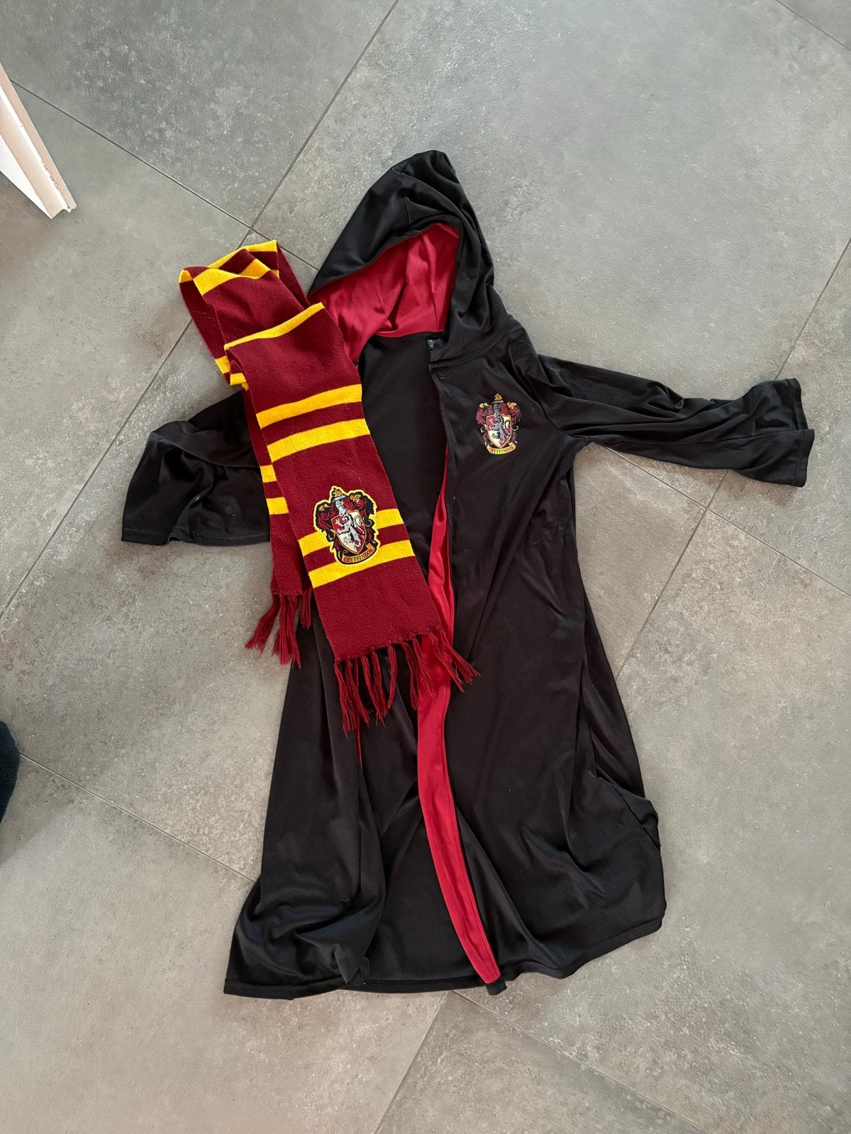 Harry Potter Gryffindor Gewaad en Sjaal H&M Maat 146/152, Kinderen en Baby's, Carnavalskleding en Verkleedspullen, Ophalen of Verzenden