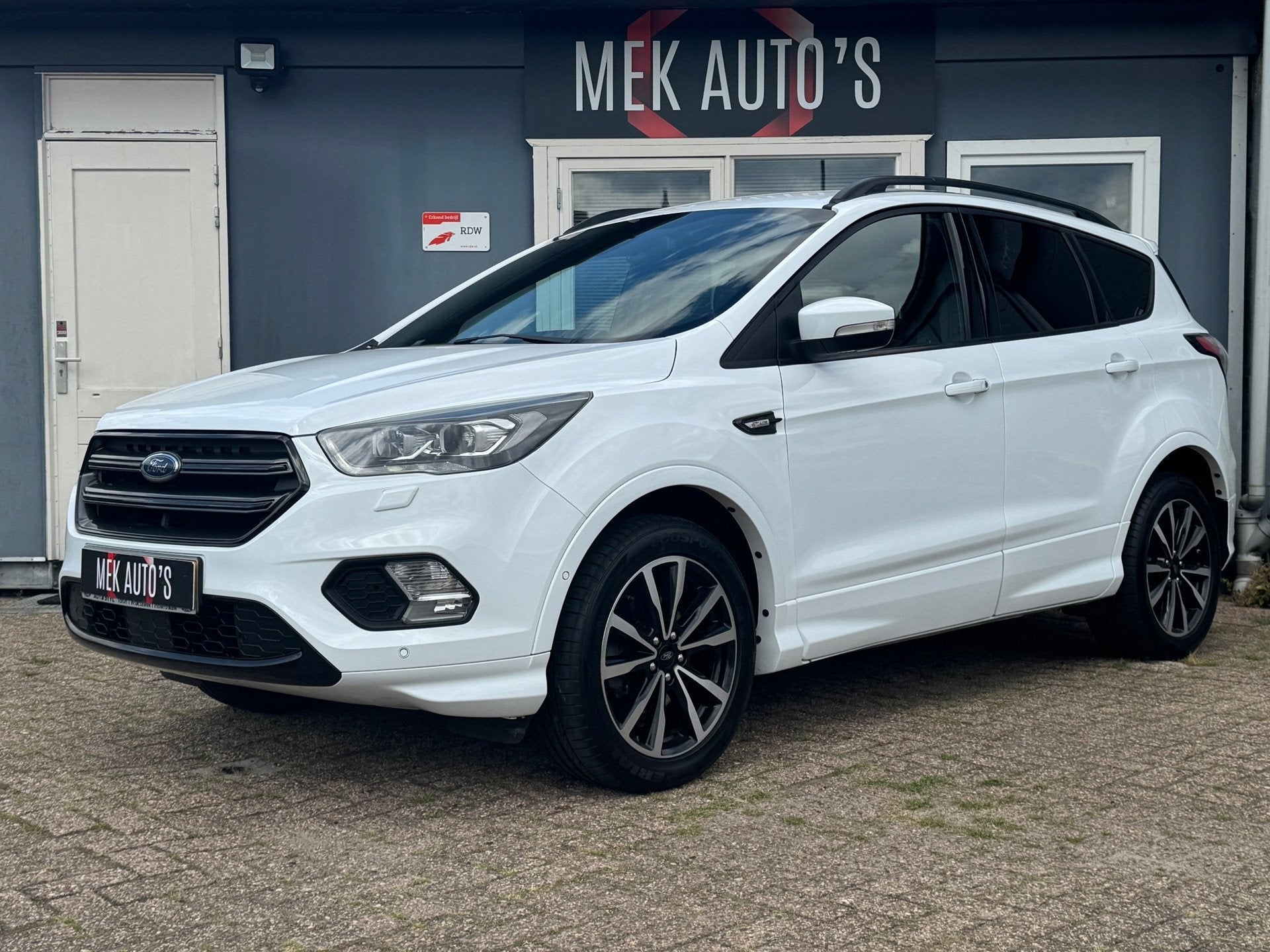 Ford Kuga 1.5 EcoBoost ST Line|Navi|Trekhaak|Carplay|Camera, Auto's, Ford, Voorwielaandrijving, Dealer onderhouden, 150 pk, Leder en Stof