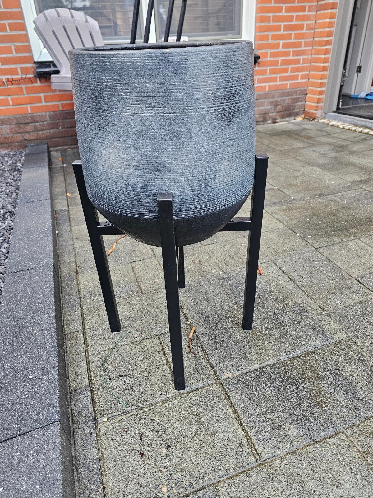 Grote bloempot met standaard - 71.5 cm hoog totaal hoogte, 25 tot 40 cm, Overige materialen, Gebruikt, Ophalen of Verzenden