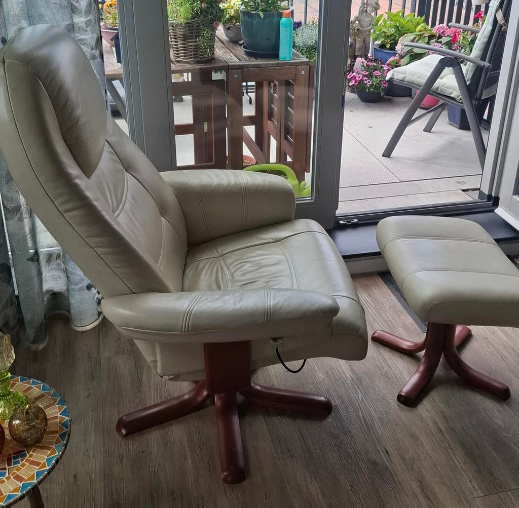 Leren fauteuil met voetenbank - Crème, Huis en Inrichting, Fauteuils, Gebruikt, Modern comfort, 75 tot 100 cm, Ophalen of Verzenden
