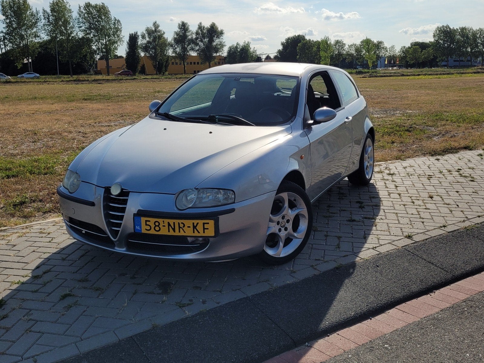 75.000km NWE DISTRUBITIE / APK  Alfa Romeo 147 1.6 T.spark, Auto's, Voorwielaandrijving, 4 cilinders, 1165 kg, 400 kg