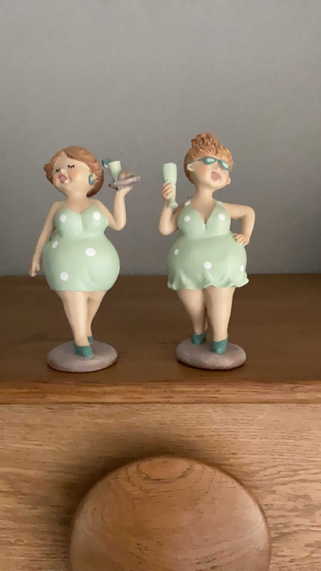 Twee mooie Beeldjes van de  Dikke damens, Verzenden, Nieuw