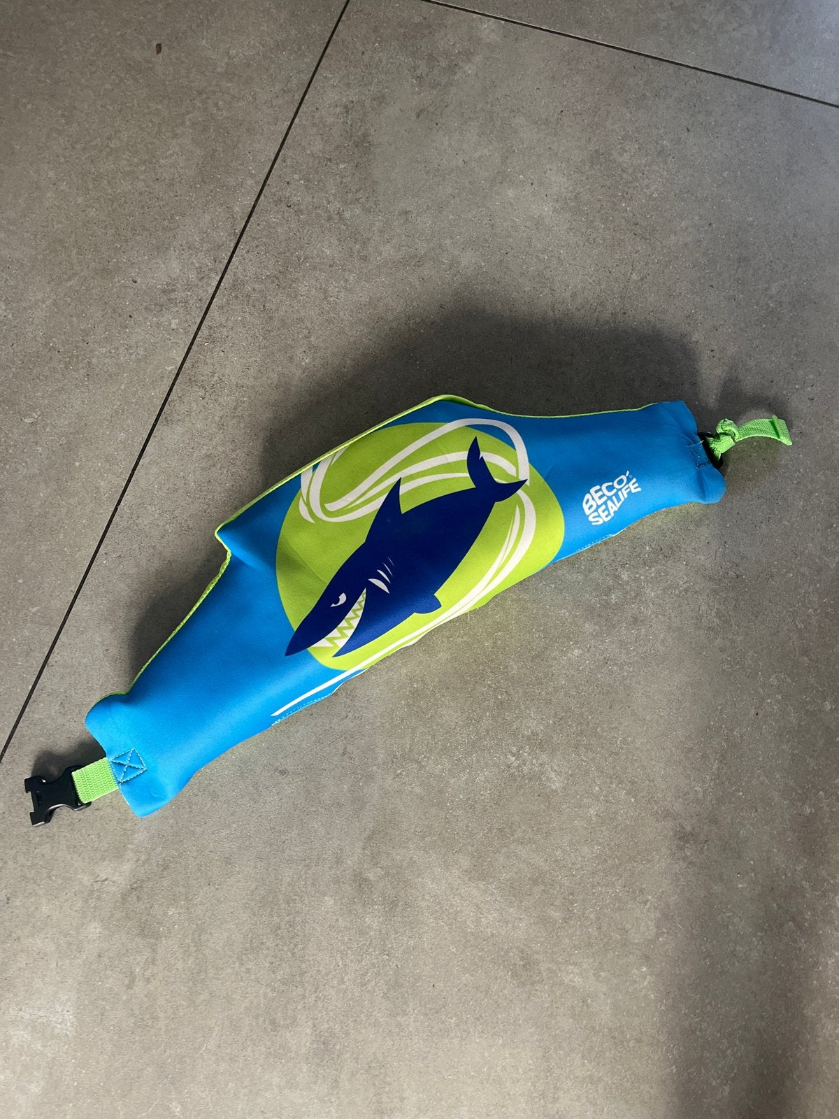 AECO Selfe zwem kurk met haaienprint, Ophalen, Gebruikt