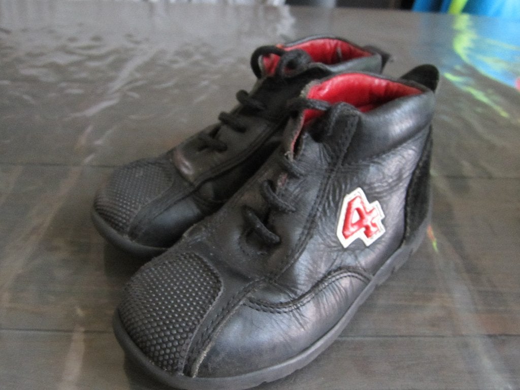 Podolino schoenen mt 25 (zwart) hoog model, Kinderen en Baby's, Podolino, Schoenen, Ophalen of Verzenden, Zo goed als nieuw