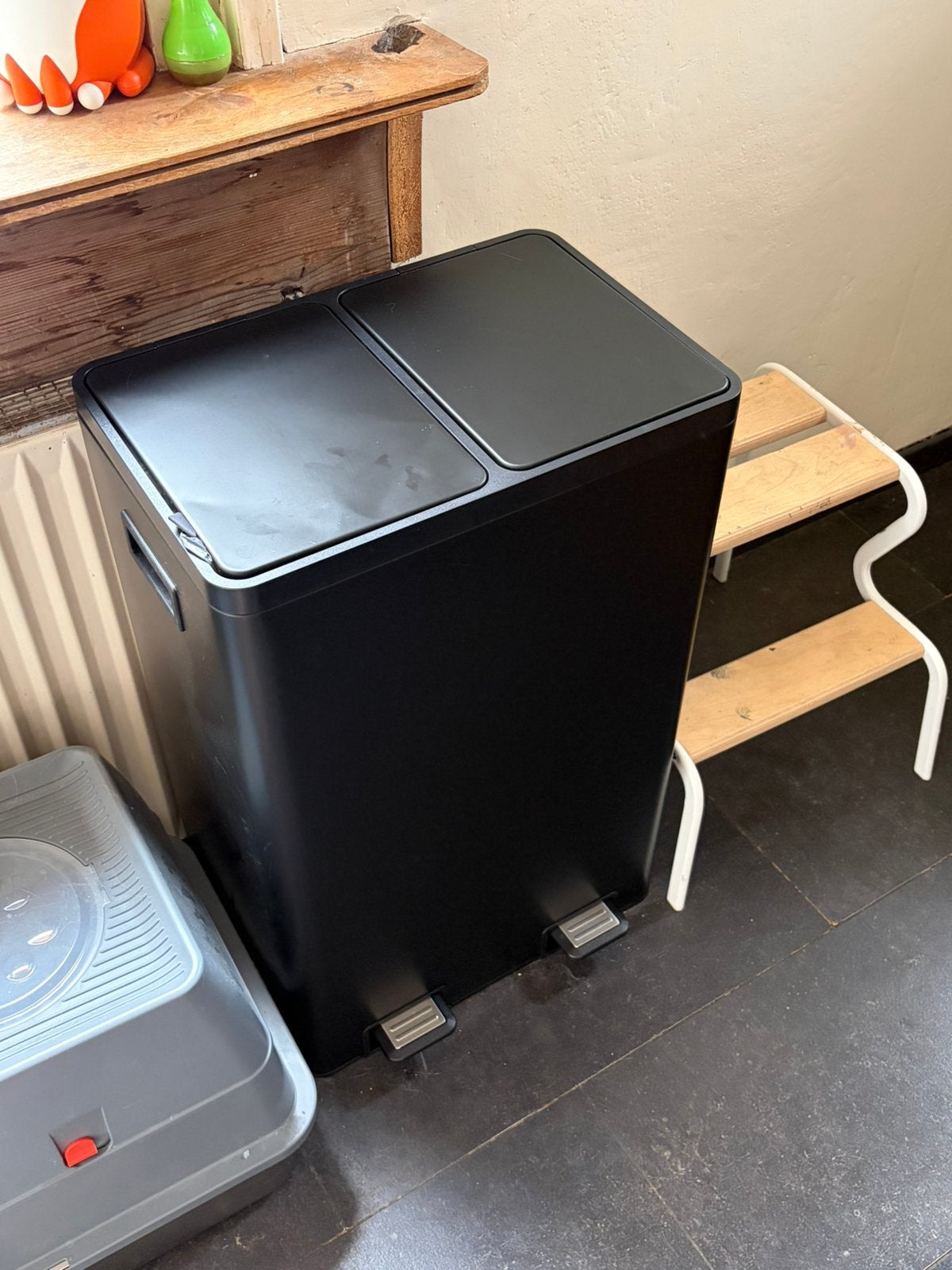 Zwarte prullenbak te koop, 40 liter of meer, Ophalen, Zo goed als nieuw, Metaal