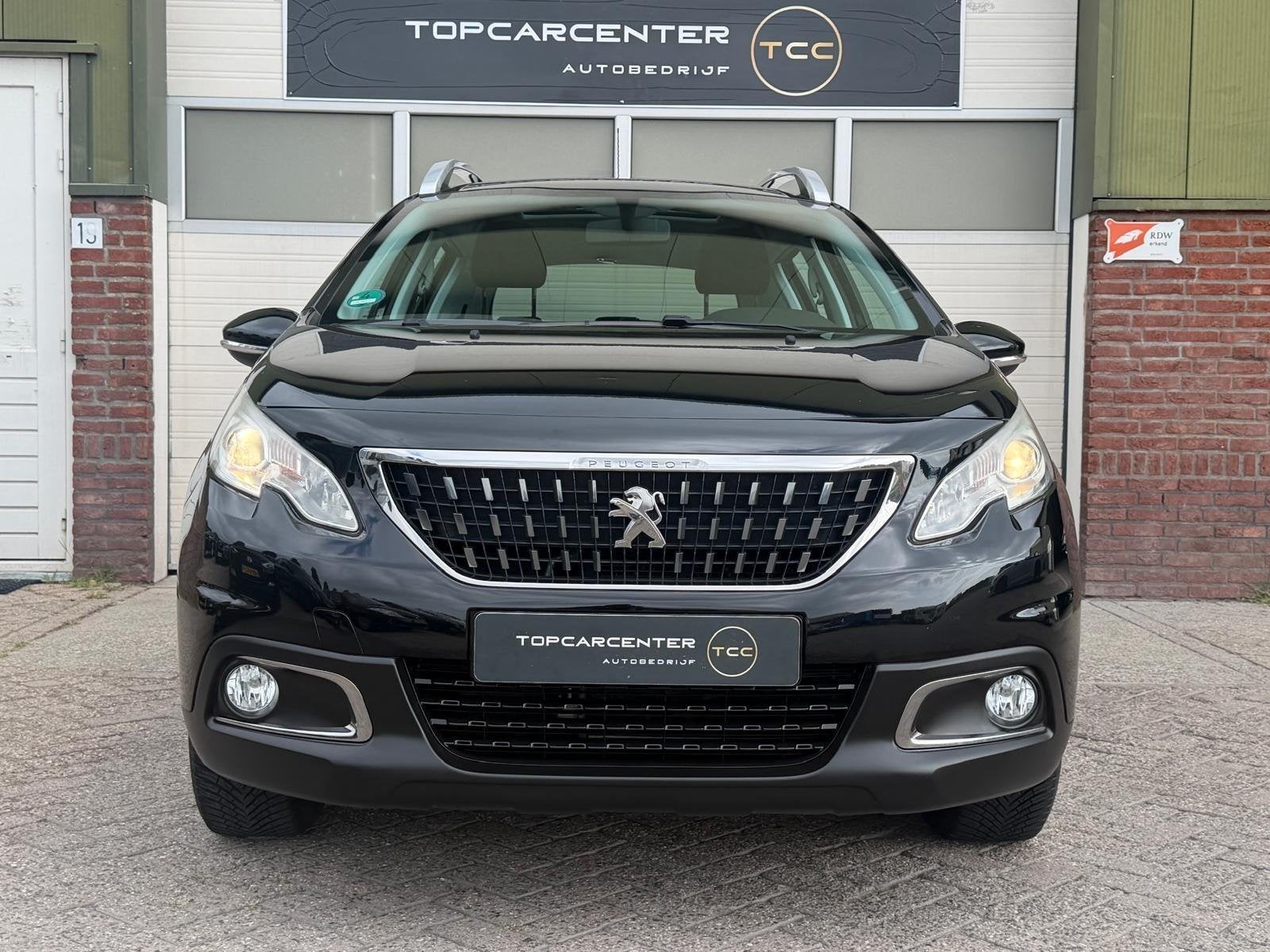 Peugeot 2008 1.2 Blue Lion/AIRCO/PANO/TREKH/CARPLAY/APK/NAP, Voorwielaandrijving, Parkeersensor, Euro 6, 1199 cc
