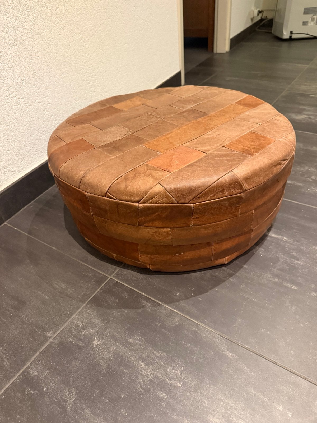 Vintage Leren Poef - 24 cm hoog, 54 cm doorsnede, Ophalen, Gebruikt, Rond, Leer