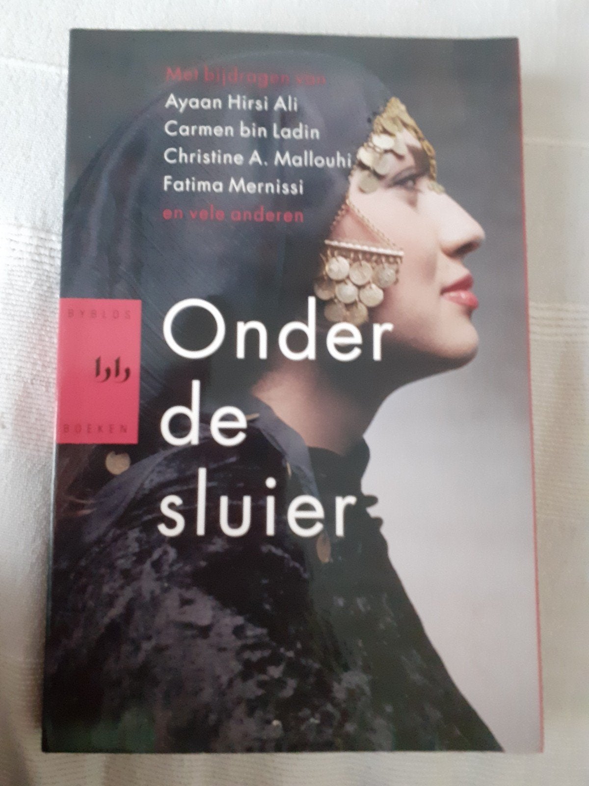 Onder de sluier, Ophalen of Verzenden, Gelezen