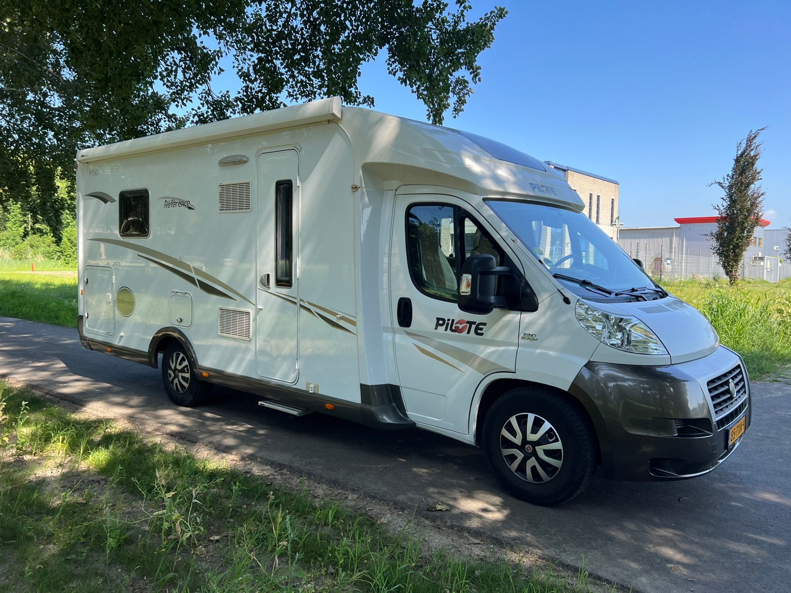 Caravans And Camping Pilote
