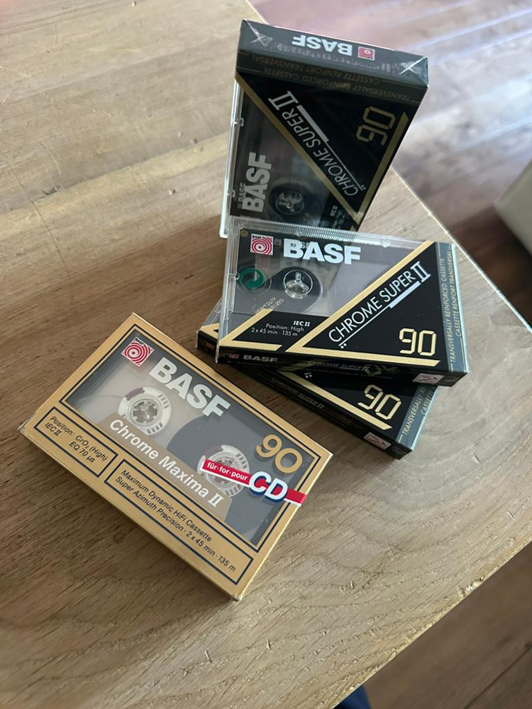 4 stuks BASF 90 Chrome tapes in folie. Ongebruikt!, 2 t/m 25 bandjes, Overige genres, Ophalen of Verzenden, Zo goed als nieuw